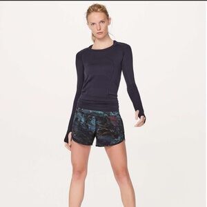 Lululemon Tracker Short V 4” Radiant Multi/Midnight Navy size 8